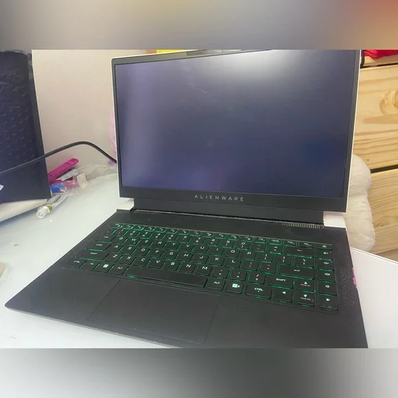 Alienware x14 Gaming Laptop - Picture 2 of 3